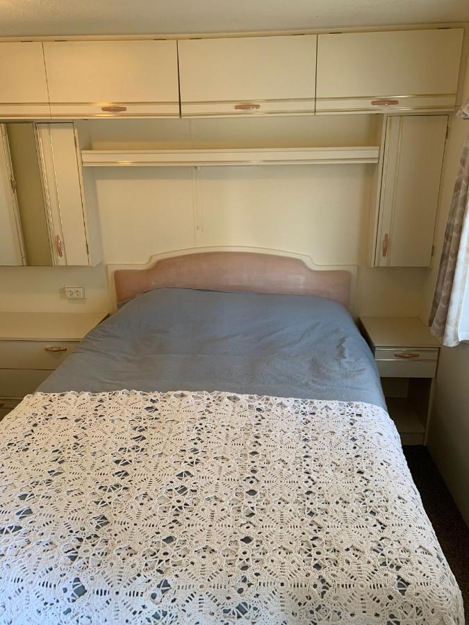 Stacaravan Mientje Hantum Buitenkant foto